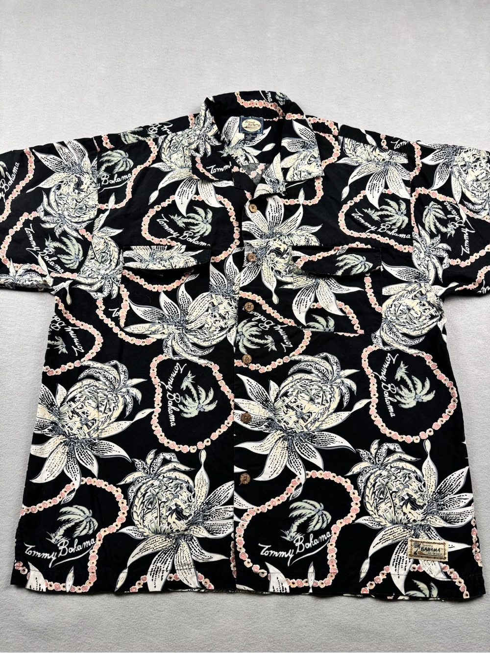 Tommy Bahama Vintage Mens XL Black Floral Hawaiian 100% Rayon Camp Lei Collar